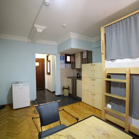 Yolohostel