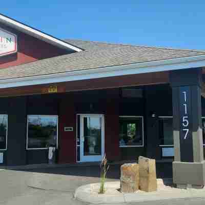 Ten Pin Inn & Suites Hotel Exterior