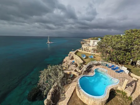 Home Sweet Home Resort Отели в г. Запад Энд