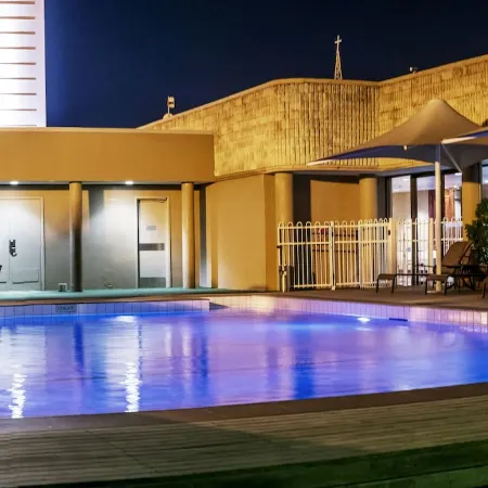 Crown Hotel Отели рядом с достопримечательностью «Заповедник Порт-Морсби»