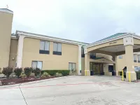Super 8 by Wyndham Fort Worth Downtown South - parkir
