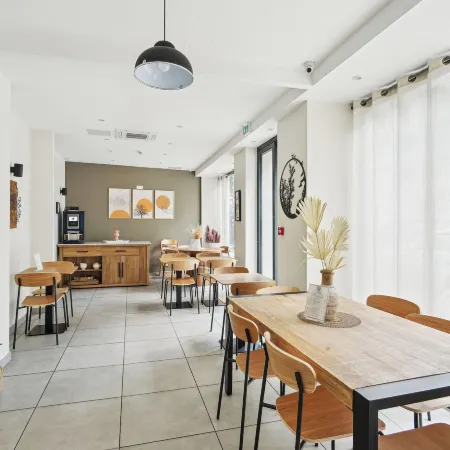 Hôtel le National Clichy Paris