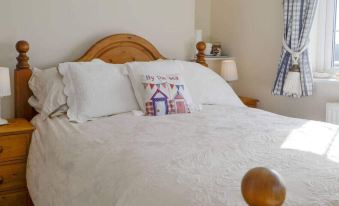 1-Bed Cottage on Coastal Pathway in South Wales