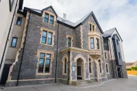 Apartment 3 Waterstone House - Sea Front Apartment, Hot Tub - Jacuzzi