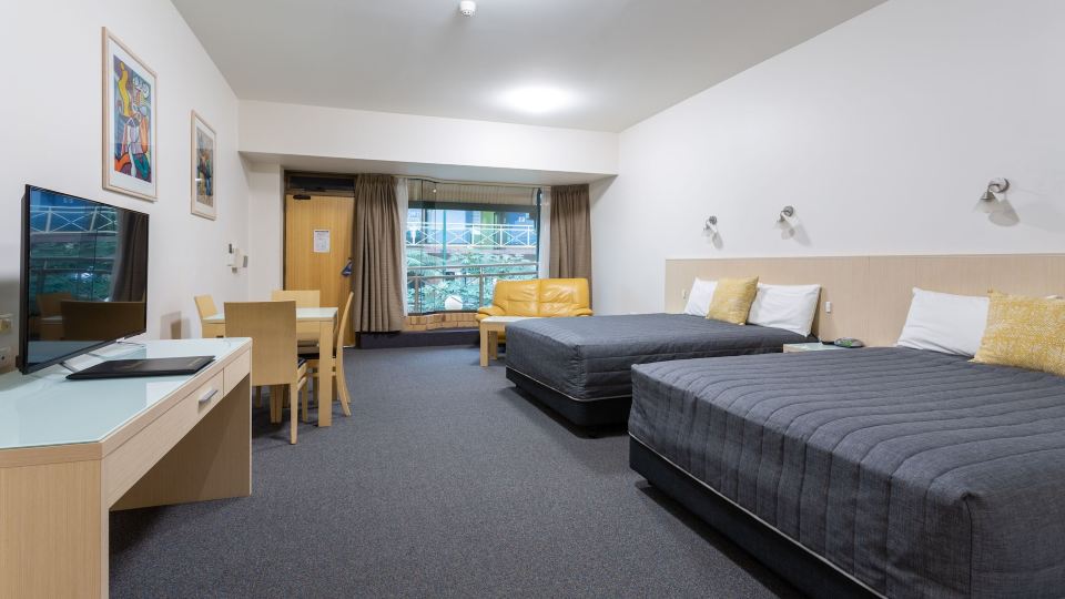 Mayfair Plaza Motel and Apartments