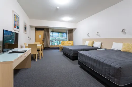 Mayfair Plaza Motel and Apartments