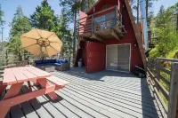 Cozy Yosemite Wood Cabin: A Serene Retreat in Nature! Pet Friendly with WiFi