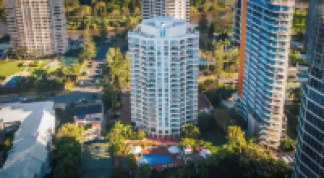 The Crest Apartments - Main Beach