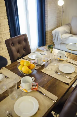 One&Lux Byron Suites Отели рядом с достопримечательностью «Мост Изабеллы II»