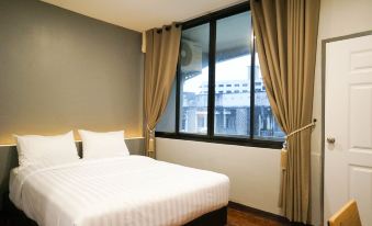 Lux Rooms Night Bazaar