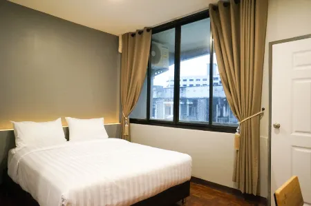 Lux Rooms Night Bazaar