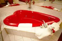 Niagara Lodge & Suites - Hot Tub