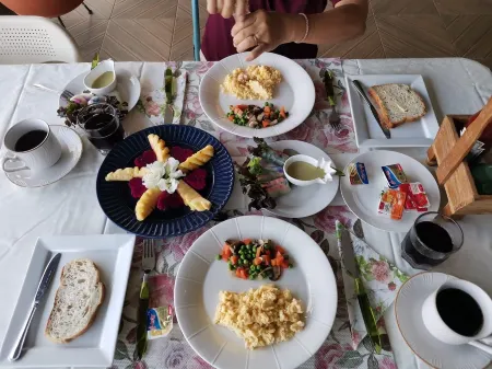 Phu Vara Отели рядом с достопримечательностью «Wat Cham PI»