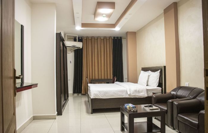 Sara Crown Hotel