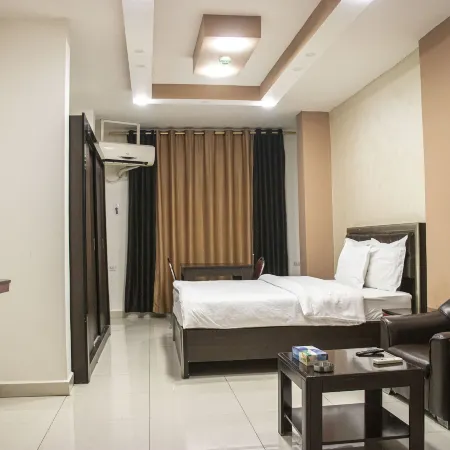 Sara Crown Hotel
