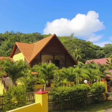 Takamaka Green Village