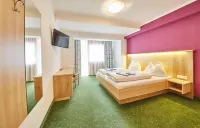 The Poolhouse Boutique Lodge