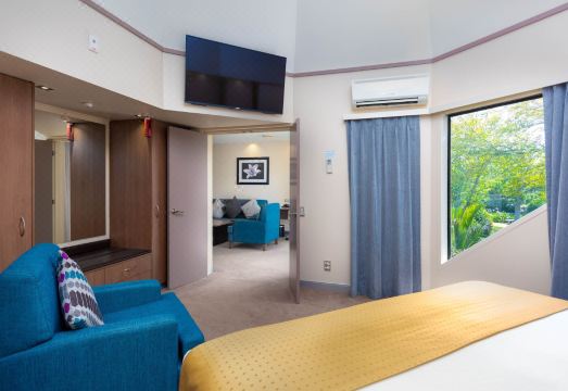 오클랜드 에어포트 홀리데이 인 외관