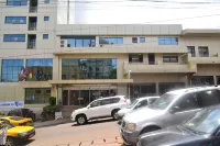 오텔 라 팔레즈 - 주차장