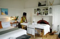 Sonnekus Boutique Hotel & Bistro in St James Hotel di Muizenberg
