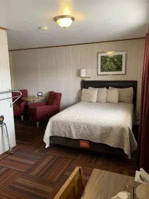 Adoba® Hotel Naubinway