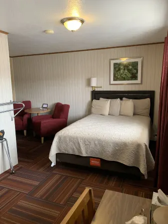 Adoba® Hotel Naubinway Отели в г. Ингейдин