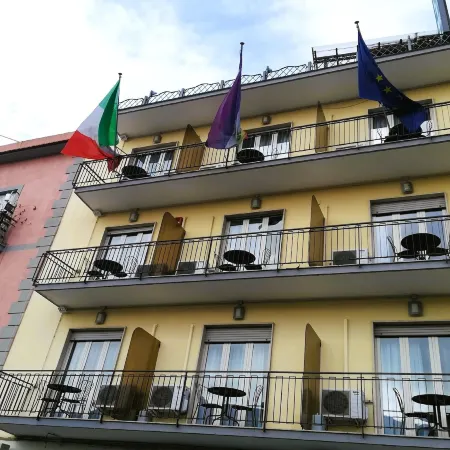 Hotel Leopardi Отели рядом с достопримечательностью «Бассейн «Скандоне»»