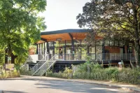 Camping de Lyon Hôtels à proximité de : L'École LDLC