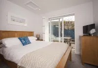 Mawgan Porth Apartments - Condos
