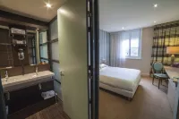 The Originals Boutique la Maison Rouge Lens Ouest Hotels near Eglise Saint Laurent de Richebourg