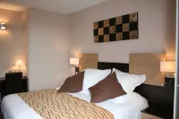 Auberge de la Petite Ferme, Super-Besse Est, the Originals Relais Hotels in Murol