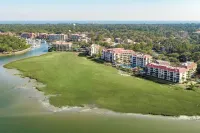 謝爾特科孚港口角和森塞特波恩萬豪分契式公寓 Beaufort County Libraries: Hilton Head Branch附近的飯店