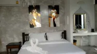 At Casa Guesthouse Amphawa Hotels in Amphawa