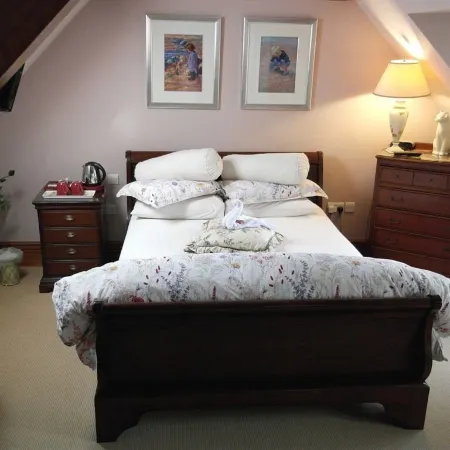 Little Red Rooster Rest and Spa