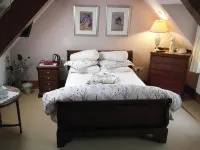 Little Red Rooster Rest and Spa