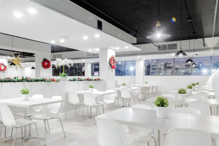 Palazzo Lakeside Hotel