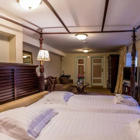 CRU Hotel