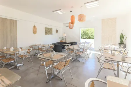 Park & Suites Village Gorges de l'Hérault-Cévennes Отели в г. Мандагу