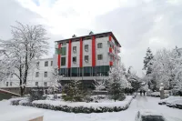 Hotel Piazza Hotels near Grama Lake Camping