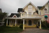 Villa Kota Bunga Dandelion Hotels near Taman Bunga Nusantara