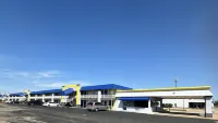 Days Inn by Wyndham Salina South - موقف سيارات