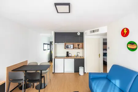 Apparthotel le Hüb Grenoble Отели в г. Сент-Эгрев