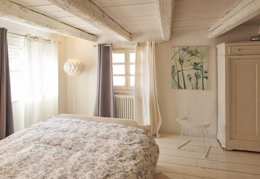 [엉 수아르 데테 B&B의 정원 또는 내부 사우나 시설 사진]