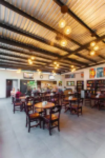 X 馬那瓜機場酒店