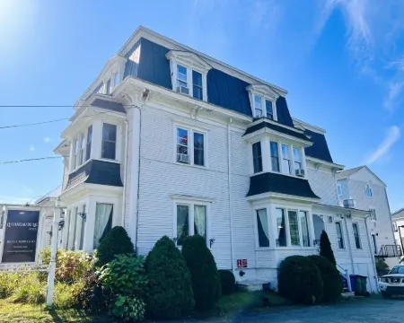 Le Chateau du Lac Hotels in Magog