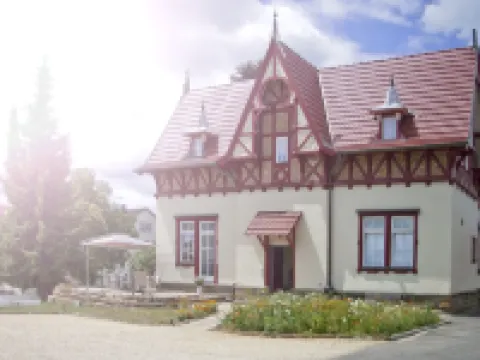 ゲストハウス ユンセア シュタットヴィラ ヘッヒンゲンのホテル