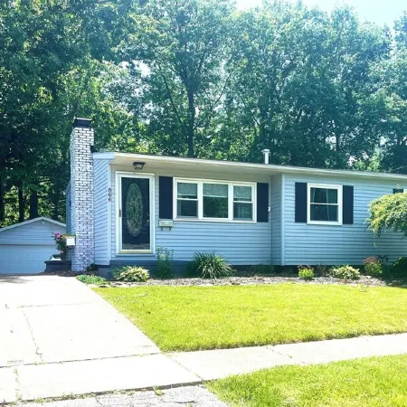 Travel Professionals Towpath Cottage Retreat Pet-Friendly Canal Home Fenced Yard
