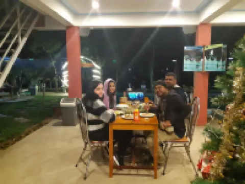 歇息河平房酒店