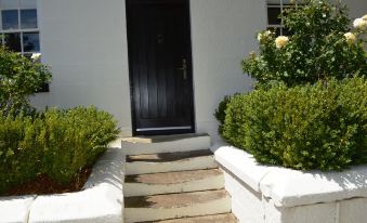 Lythgo's Row Colonial Cottages