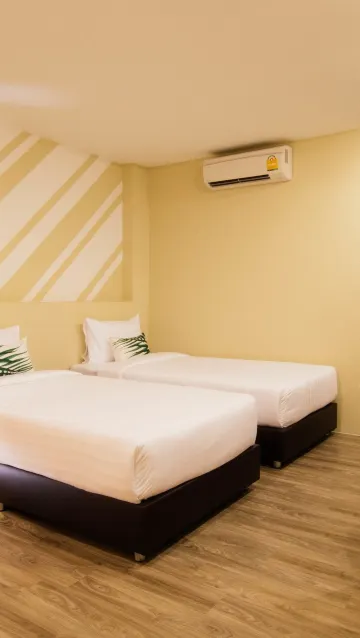 ห้องดีลักซ์เตียงใหญ่หรือเตียงแฝดพร้อมทัศนียภาพของสระว่ายน้ำ